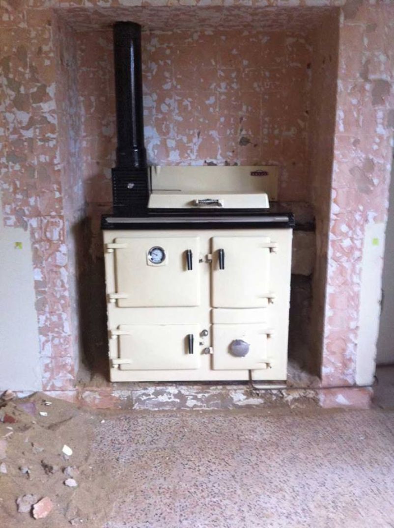 Secondhand Vintage and Reclaimed Electric Ovens Rayburn Royal cooker With Hot Water South