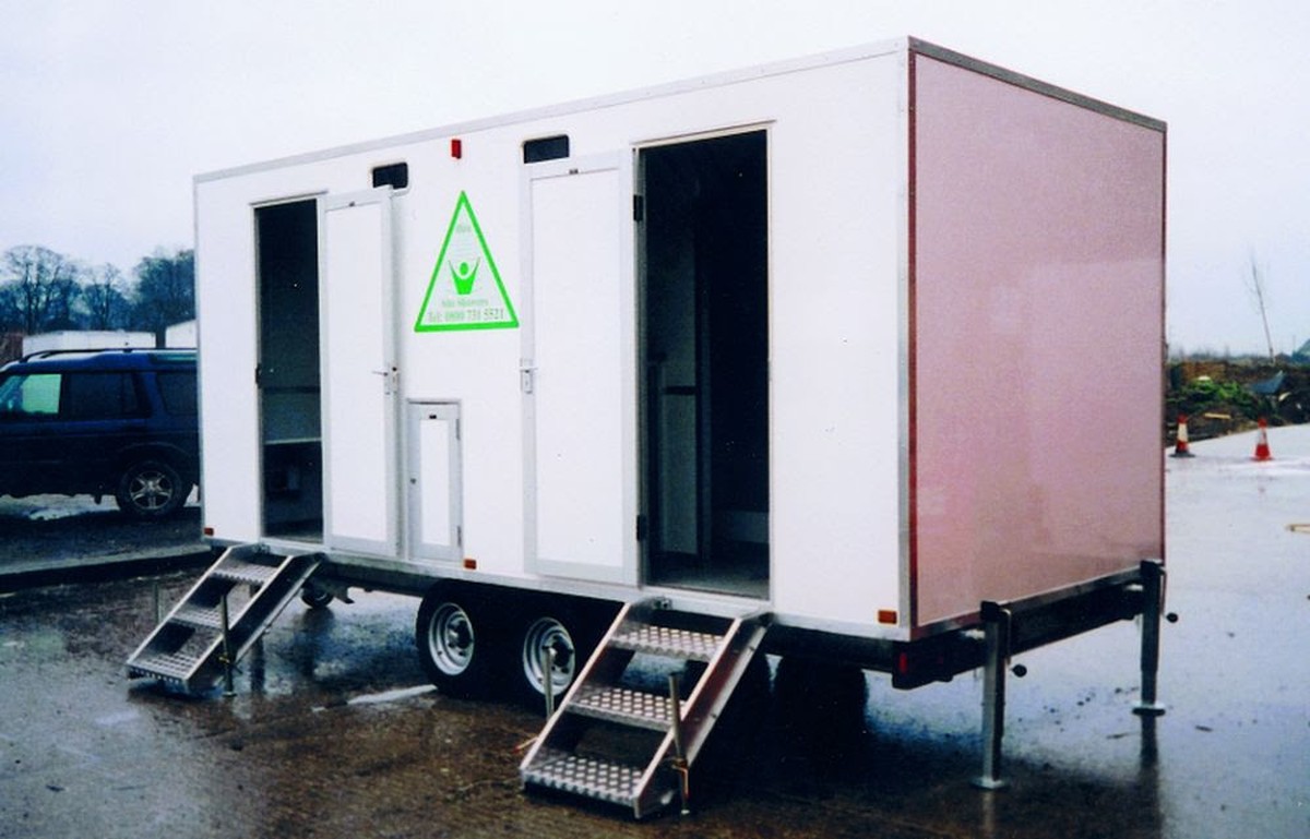 Secondhand Toilet Units Shower Units 2x ExHire Fleet Trailers With 2x Showers and 2x