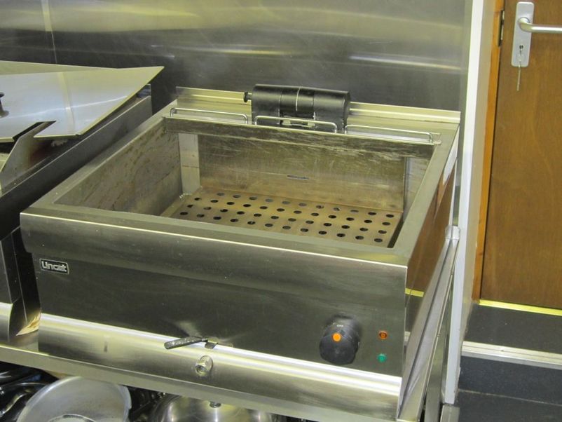 Lincat Countertop Fryer (single tank) - Cumbria 1