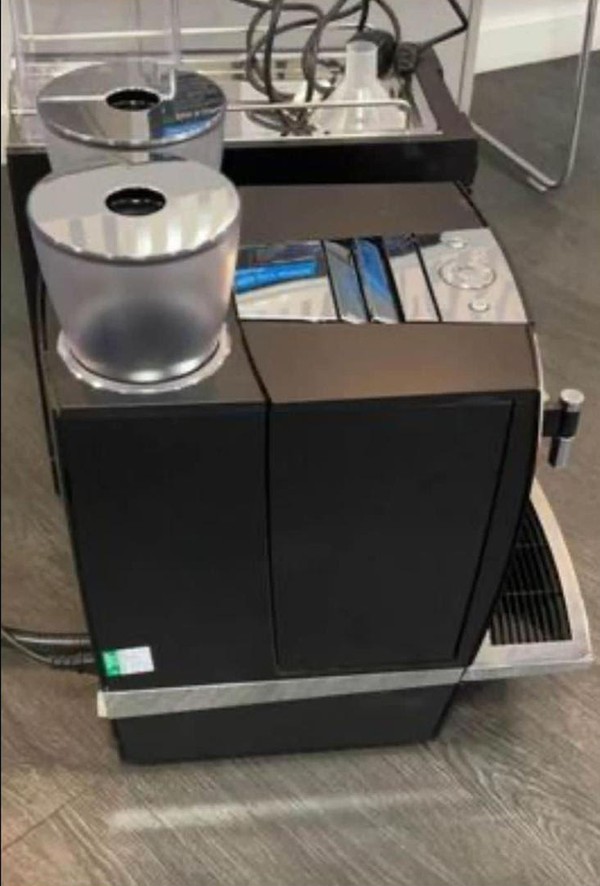 Secondhand Catering Equipment Bean To Cup Coffee Machines Jura GIGA