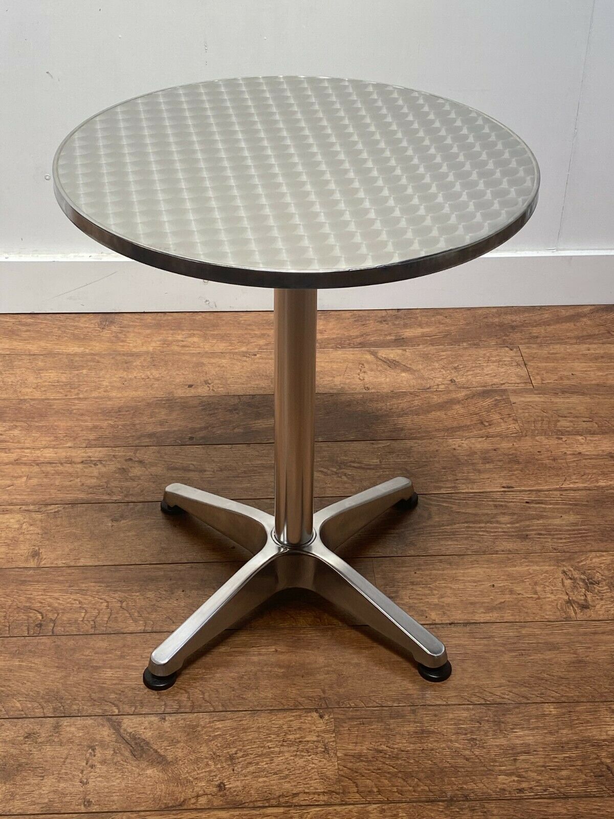 Second hand bistro outlet table