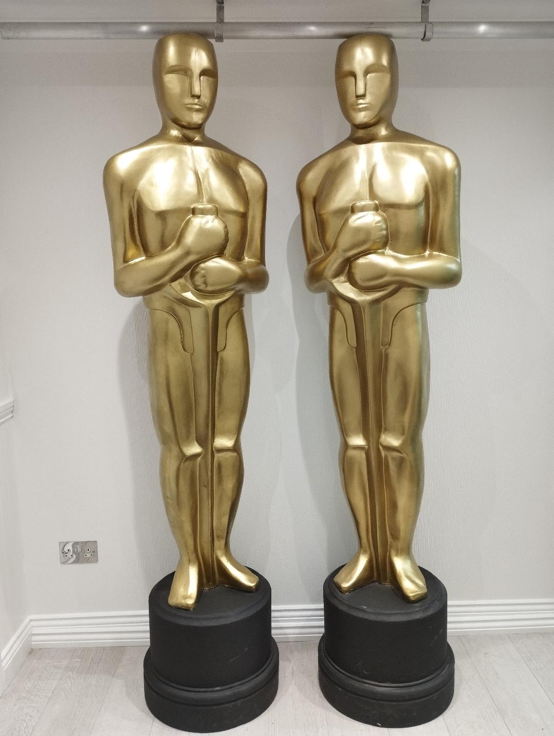 The 'Oscar' statuette is 13½ inches tall, weighs 8½ pounds and is made of  solid bronze plated in 24-karat gold. : r/interestingasfuck