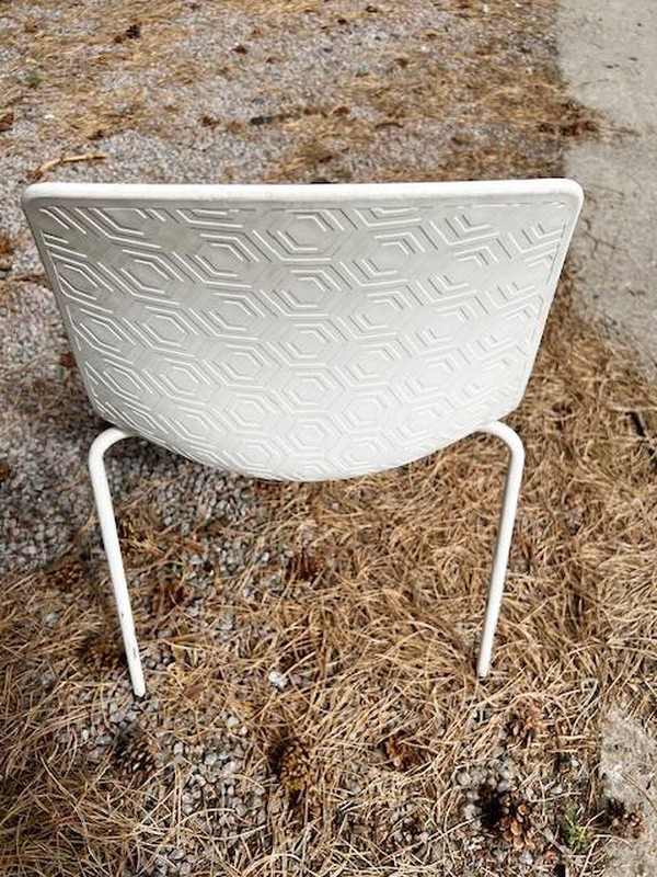 Stacking out door chairs