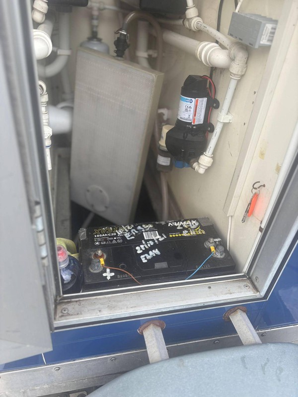 12v battery 1+1 toilet trailer