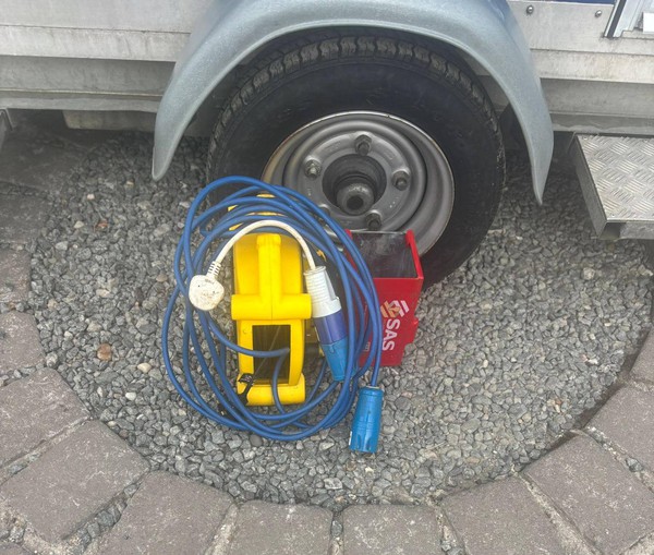 230v hook-up toilet trailer