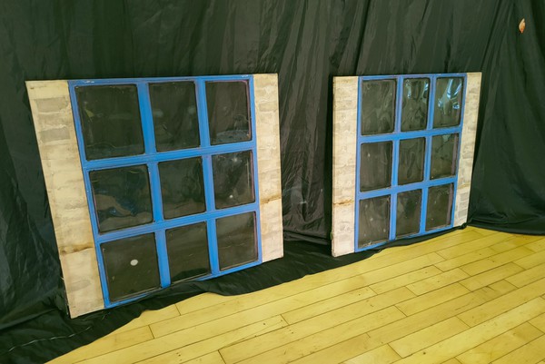 2x Victorian/Dickensian Windows