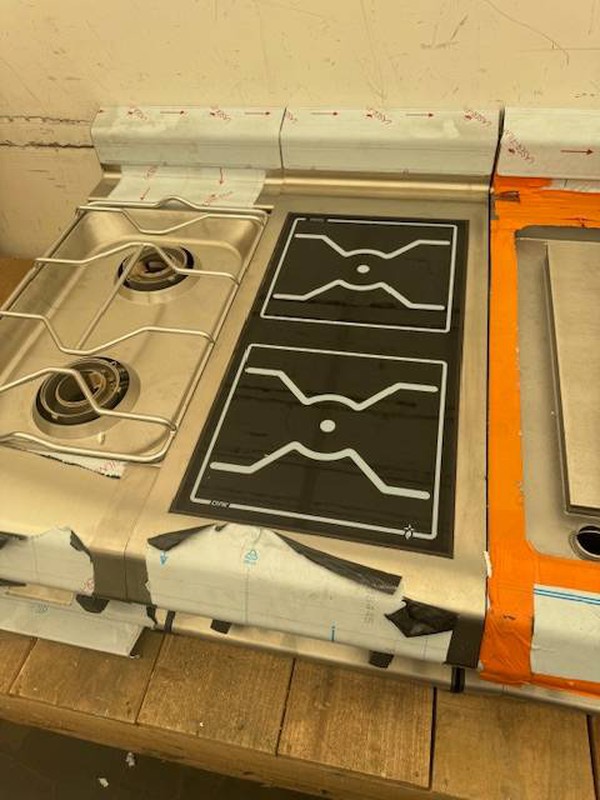 Gas and electric hob by Capic