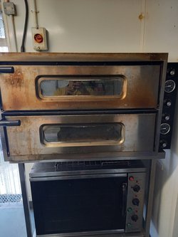 Twin deck pizza oven on stand