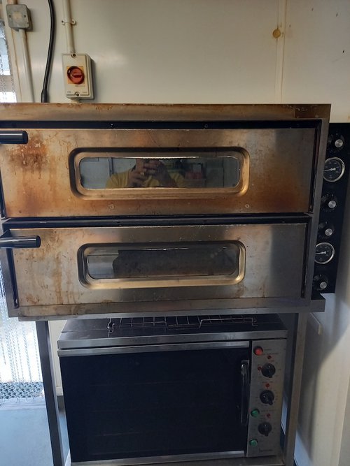Twin deck pizza oven on stand Twin deck pizza oven on stand