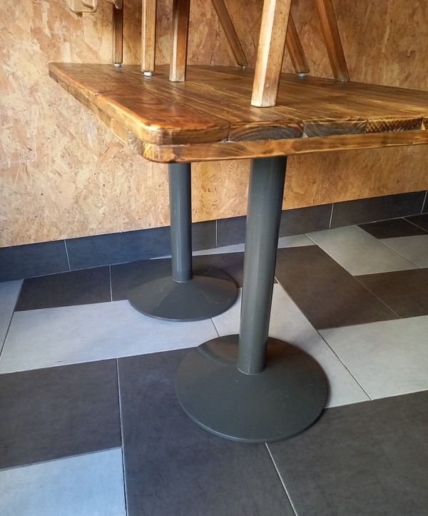 Cafe And Restaurant Tables