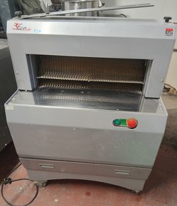 Dual Thickness Bread Slicer