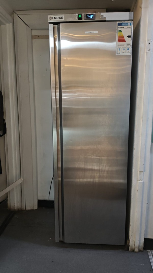 Vertical single door freezer