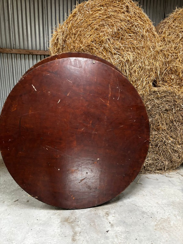 Round Table with American legs and rubber bumper Round Table with American legs and rubber bumper