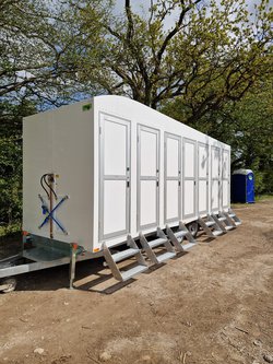 GigLoo - 6 Bay Shower Trailer