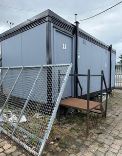 Secondhand 3 + 2 Toilet Trailer