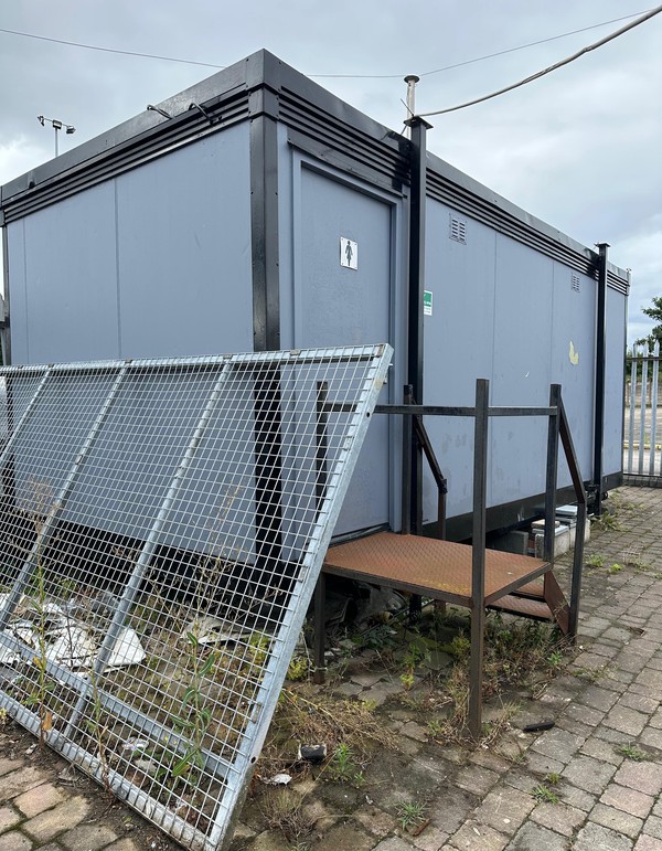 Secondhand 3 + 2 Toilet Trailer