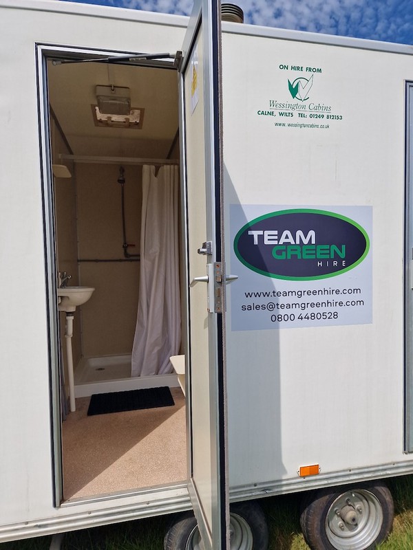 6 Bay Shower Trailer
