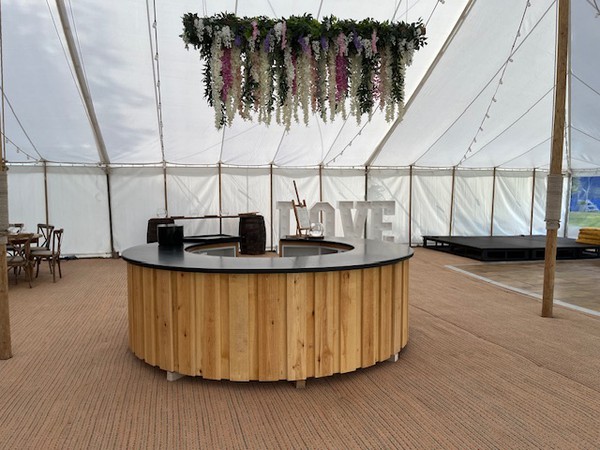 Mobile wedding bar in rustic wood