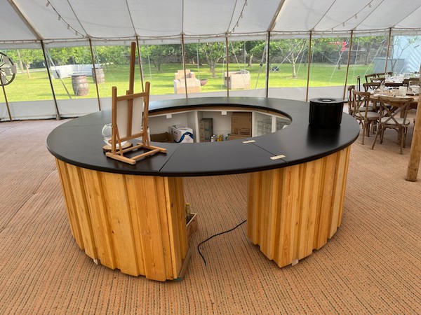 Wood bar with black lacquered 3 section top
