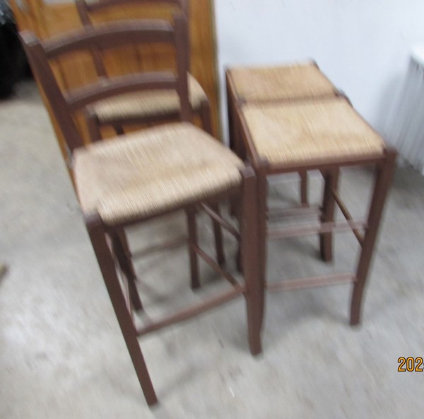 Traditional High Bar Stools