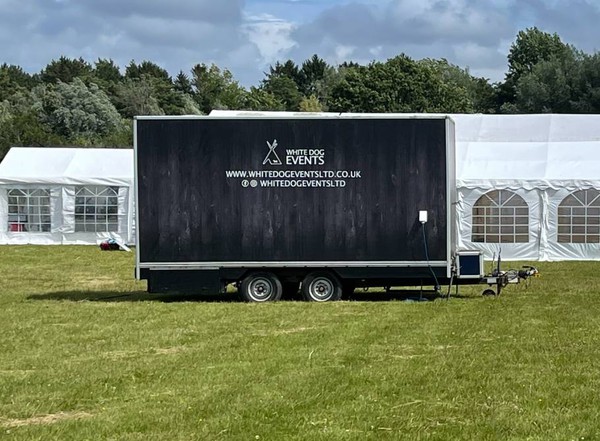 External wrapped 2 + 1 toilet trailer