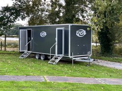 4 +1 Recirculating Toilet Trailer