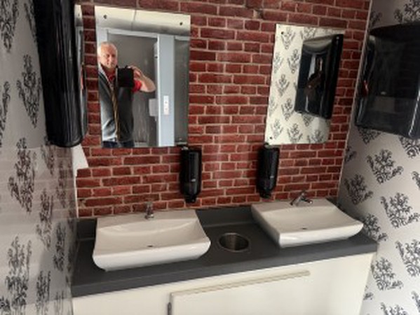 4 +1 Recirculating Themed  Toilet Trailer