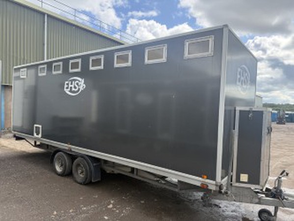 5+2 Recirculating Toilet Trailer