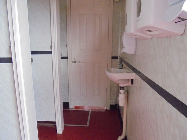 5 + 2 Toilet Trailer Unit