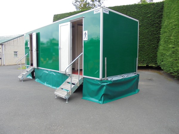 Green 5 + 2 Toilet Trailer