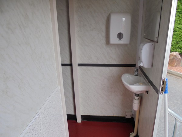 Second Hand 5 + 2 Toilet Trailer