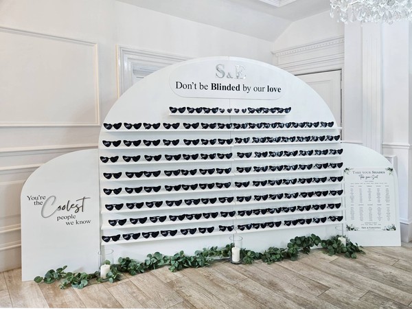 Second hand wedding wall