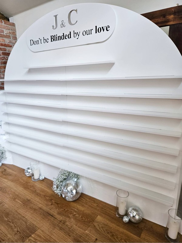 Wedding wall for sunglesses
