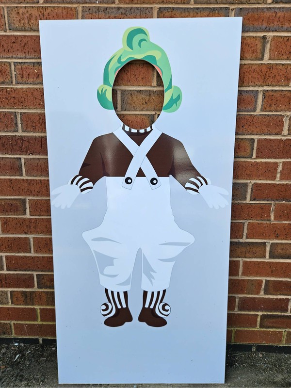 Oompa Loompa peep through