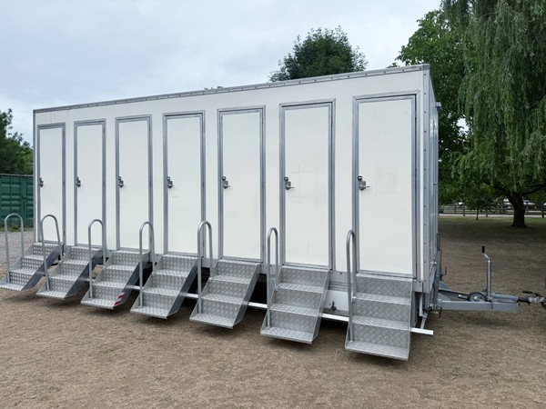 14 Bay toilet trailer for sale