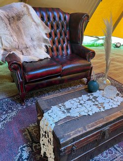 Queen Anne Wingback Chesterfield Sofa