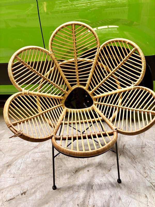 Second hand Wicker flower chair
