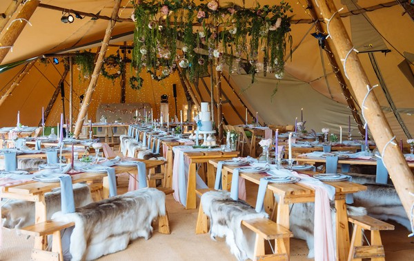 Secondhand 5x Reindeer Hides