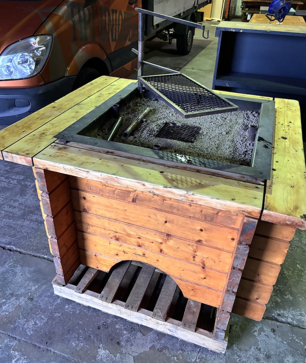 Fire Pit  with swinging cooking arm