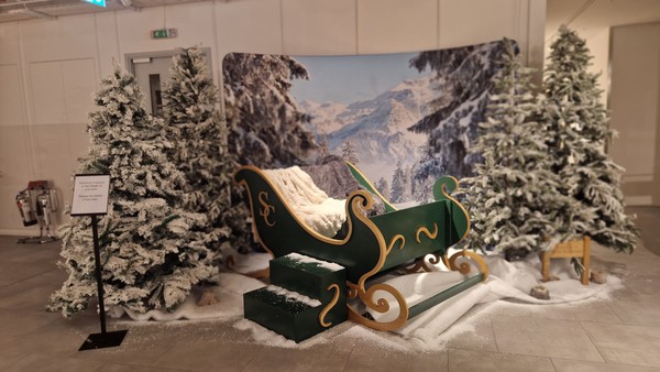 Used Santa’s Sleigh Christmas Scene