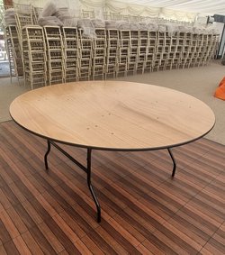 15x 5ft 6 Inch Round Tables