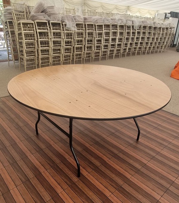 15x 5ft 6 Inch Round Tables