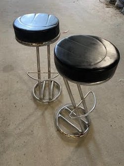 Secondhand Bar Stools & Poseur Tables For Sale