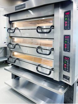 Three deck pizza oven