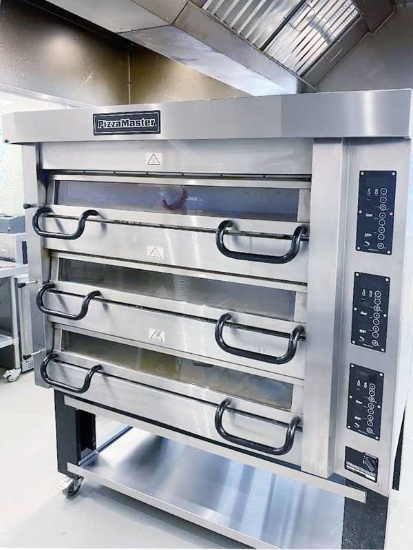 Pizzamaster three deck electric pizza oven