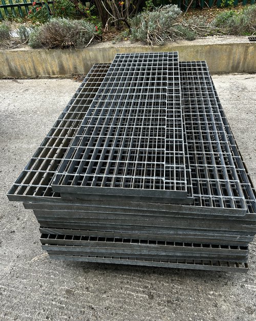 29x Heavy Duty Grating Panels 29x Heavy Duty Grating Panels