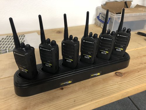 6x Motorola DP1400  UHF Radios & Charger 6x Motorola DP1400  UHF Radios & Charger