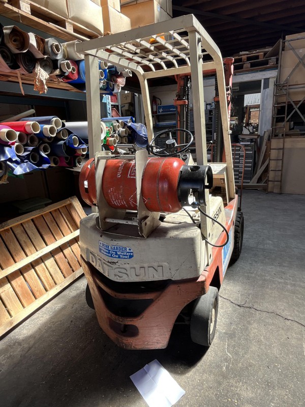 Fork lift truck