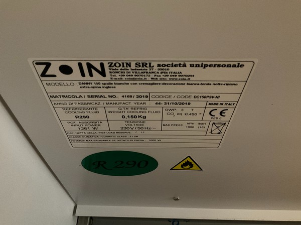 Zoin Display Fridge For Sale