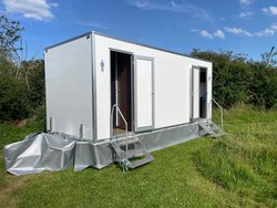 Secondhand 3 + 1 Recirc Twin Axle Luxury Toilet Trailer For Sale